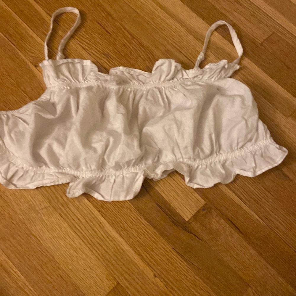 H&M crop white ruffle scrunch top
